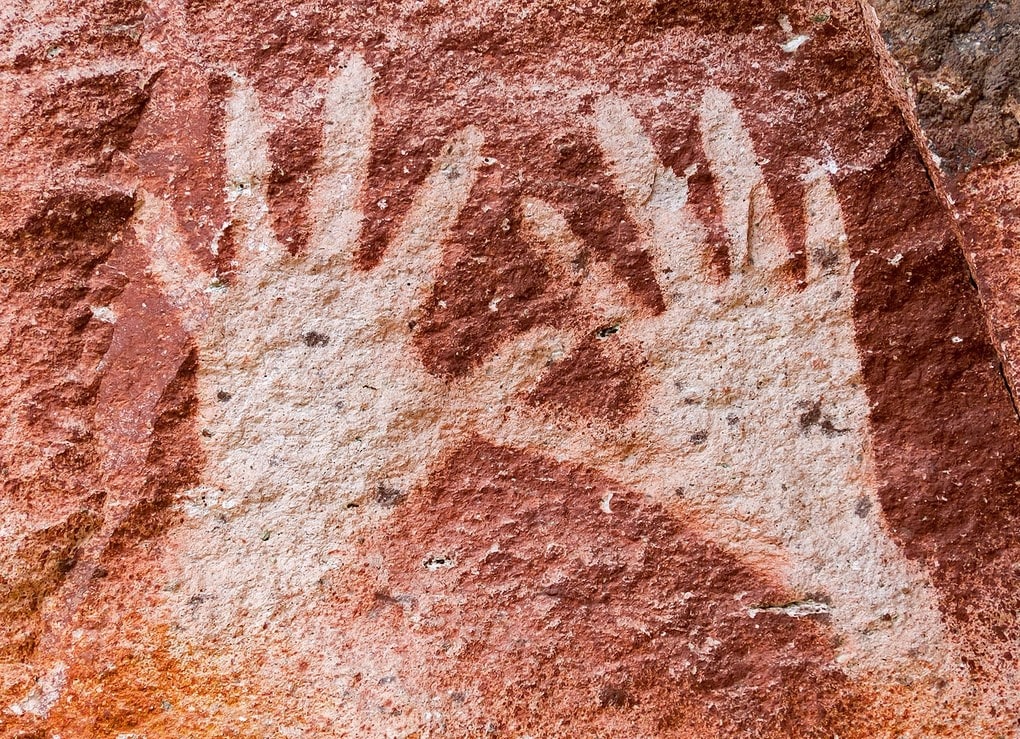 Pensieri colorati attimi dedicati... Impronte-di-mani-dalla-Grotta-delle-Mani-Dipinte-Argentina-arte-svelata-2